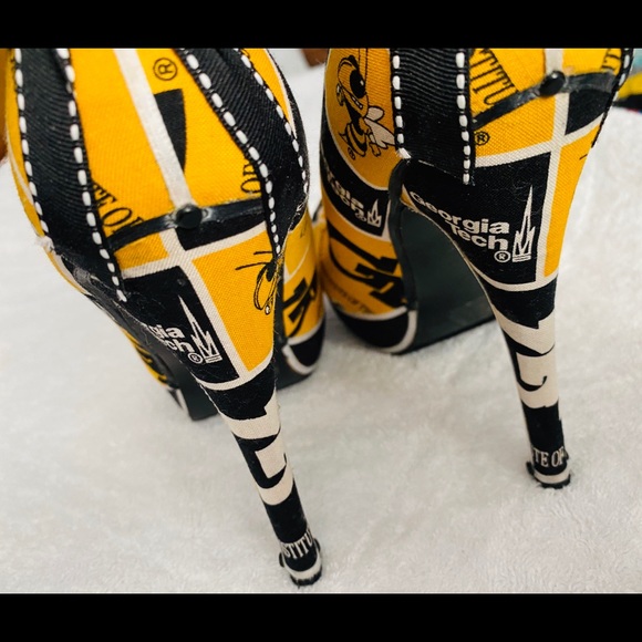 Almost Brand New Super Stylish GEORGIA TECH Heels - Box 41 - Picture 6 of 7